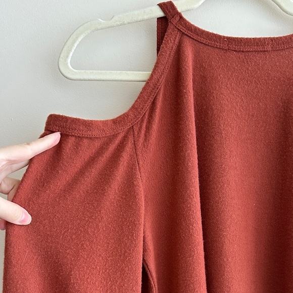 Green Envelope Terracotta/Sienna Orange Cold Shoulder Soft Blouse, Medium - Picture 10 of 14